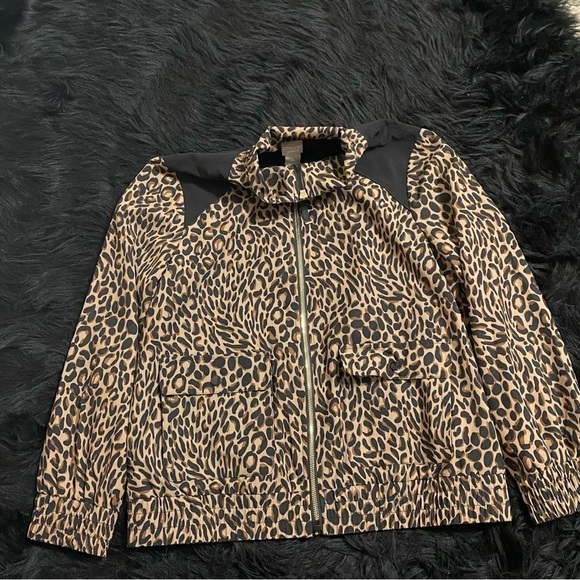 Chico’s Zenergy Leopard Print Boho jacket size 1 medium has pockets, outdoor - Picture 8 of 16